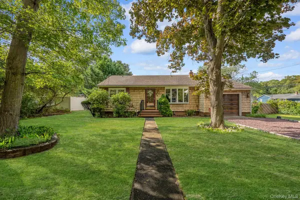 362 W Woodside Avenue, Patchogue, NY 11772