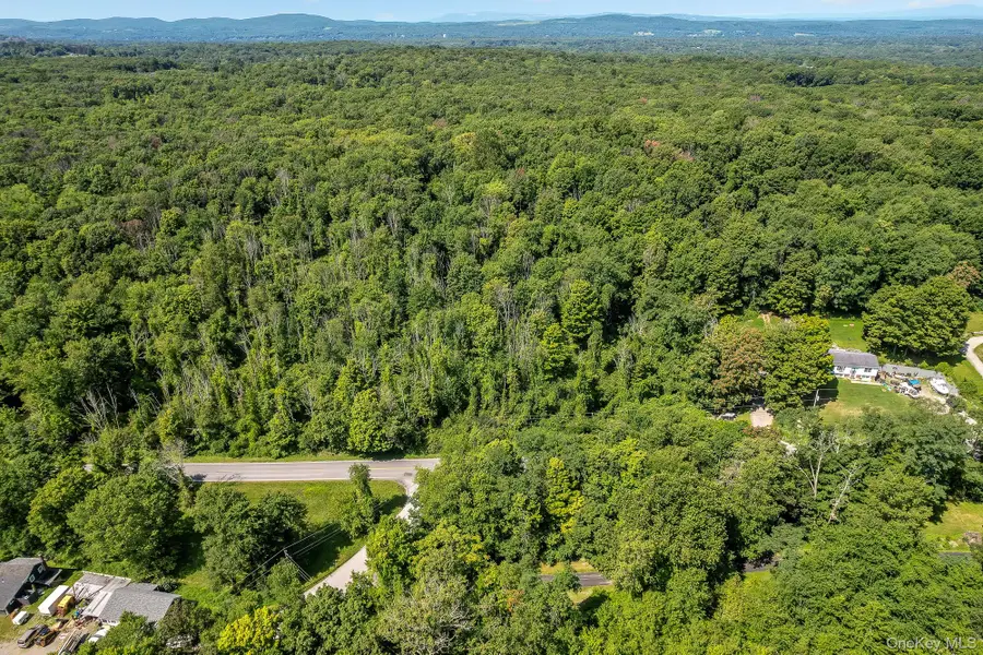 155 S Quaker Lane, Hyde Park, NY 12538 - Image #2