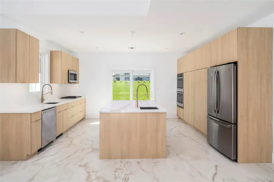 28 Silverwood Circle, Suffern, NY 10901 - Image #2