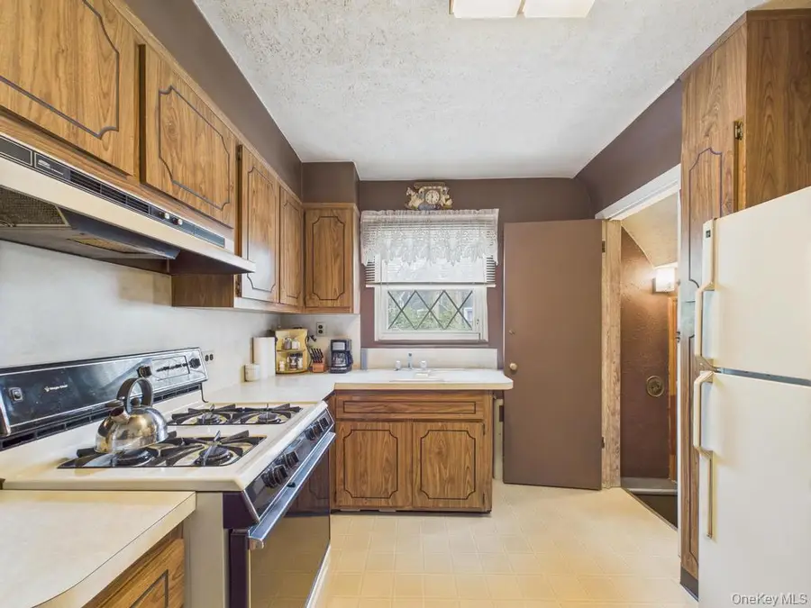 81 Cedarlawn Boulevard, Valley Stream, NY 11580 - Image #2