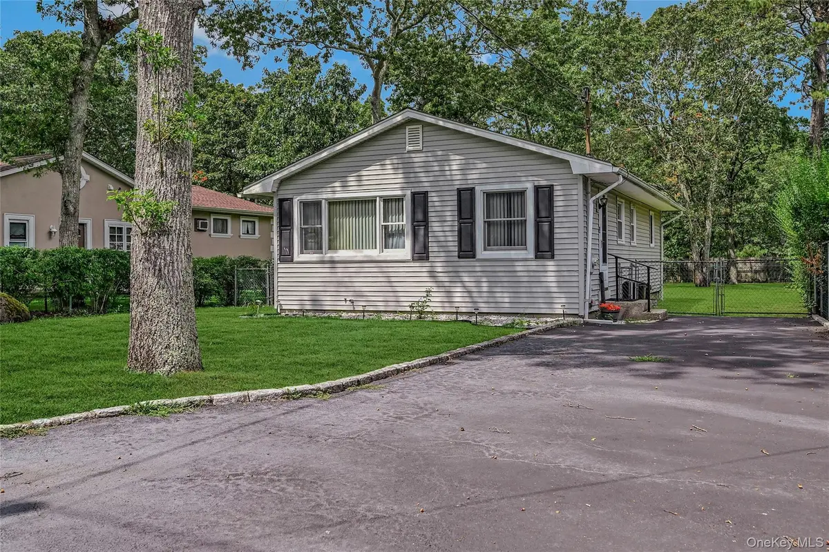 222 Priscilla Avenue, Flanders, NY 11901 - Image #1