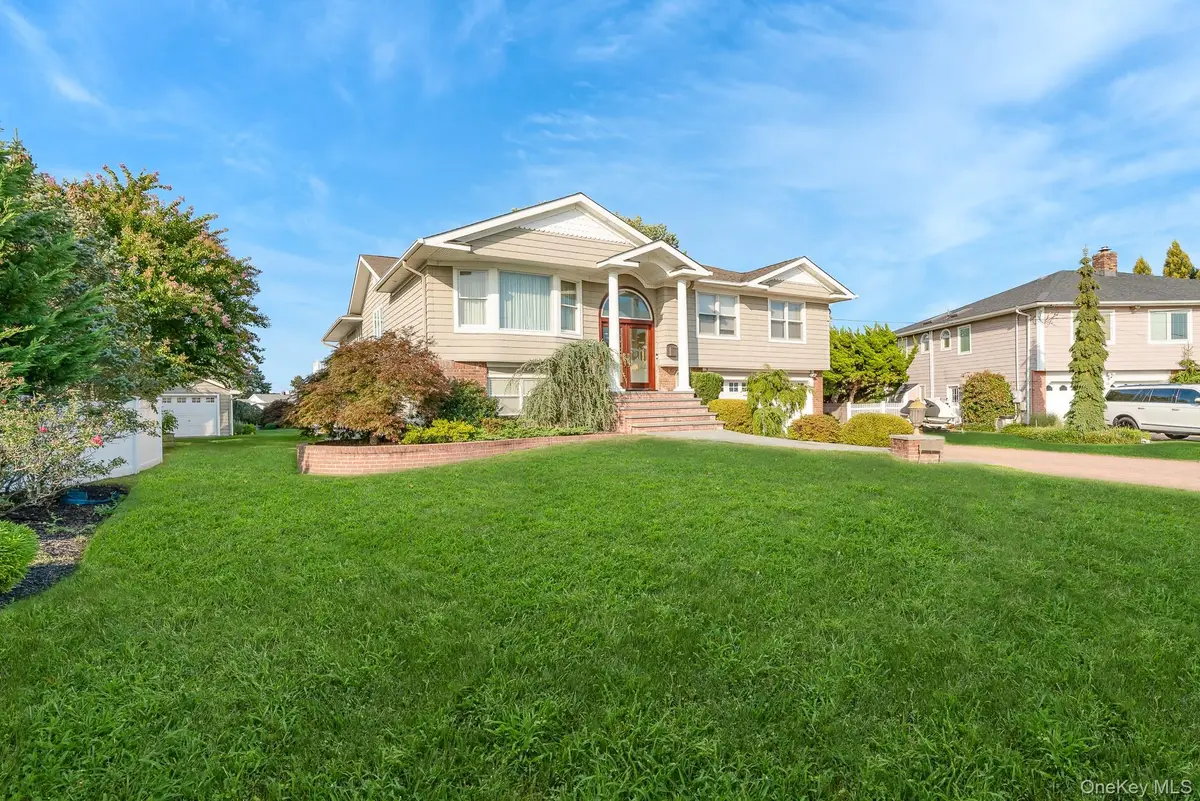 43 Duck Lane, West Islip, NY 11795 - Image #1