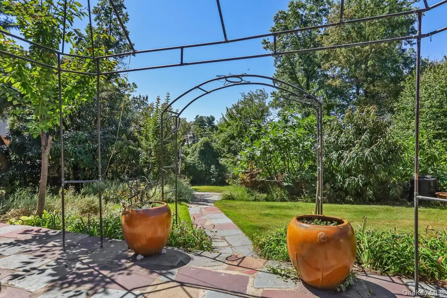 889 James Street, Pelham, NY 10803 - Image #3