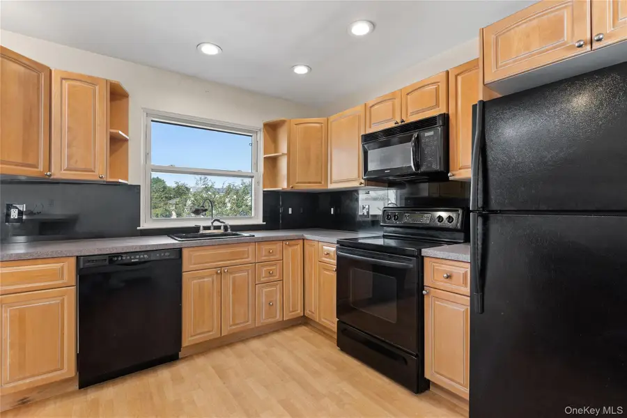 10 Pine Place, Lindenhurst, NY 11757 - Image #3