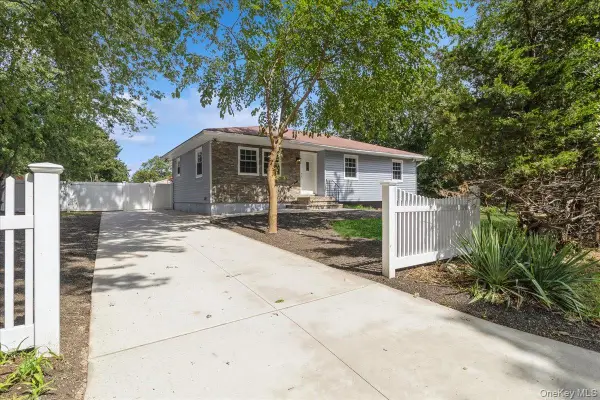 509 Hampton Avenue, Bellport, NY 11713