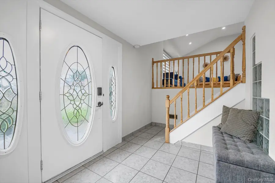 12 Julliard Drive, Plainview, NY 11803 - Image #3