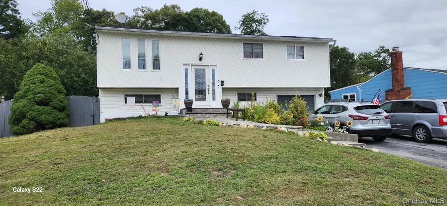 21 Deville Drive, Selden, NY 11784 - Image #2