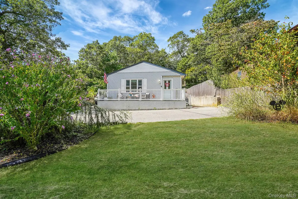 8 Glenwood Place, Farmingville, NY 11738 - Image #1