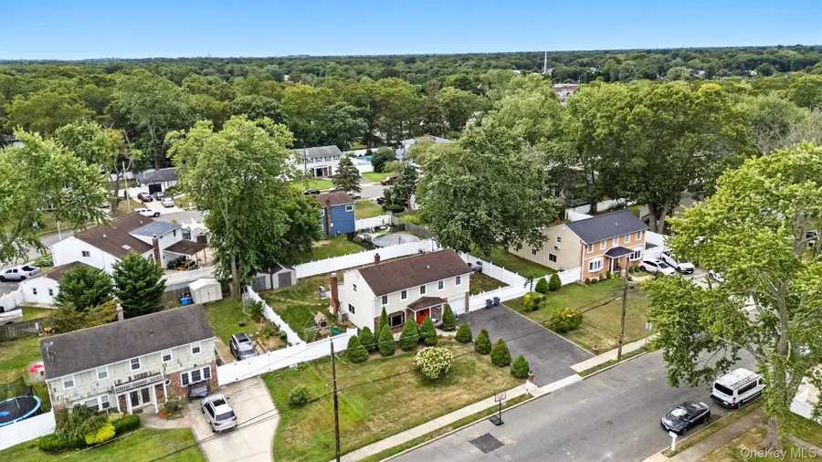 86 Riddle Street, Brentwood, NY 11717 - Image #2