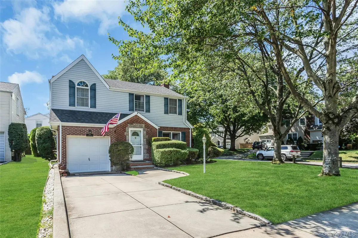 130 Cambridge Avenue, Stewart Manor, NY 11530 - Image #1