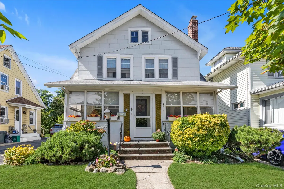 21 Carter Court, Lynbrook, NY 11563 - Image #1