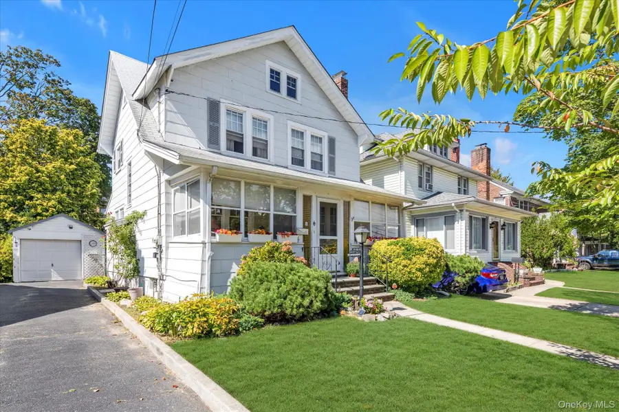 21 Carter Court, Lynbrook, NY 11563 - Image #2