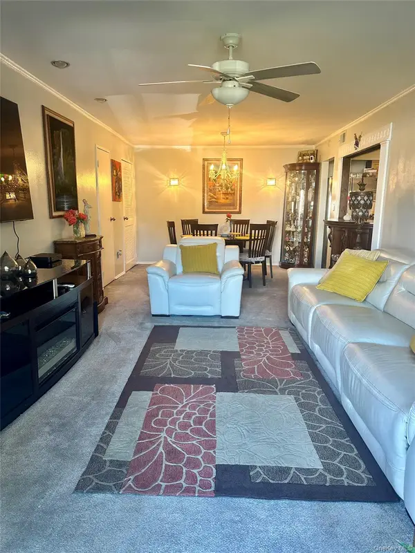 124 Santa Barbara Drive, Plainview, NY 11803