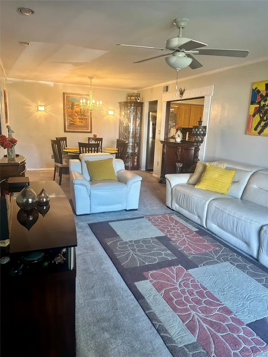 124 Santa Barbara Drive, Plainview, NY 11803 - Image #2