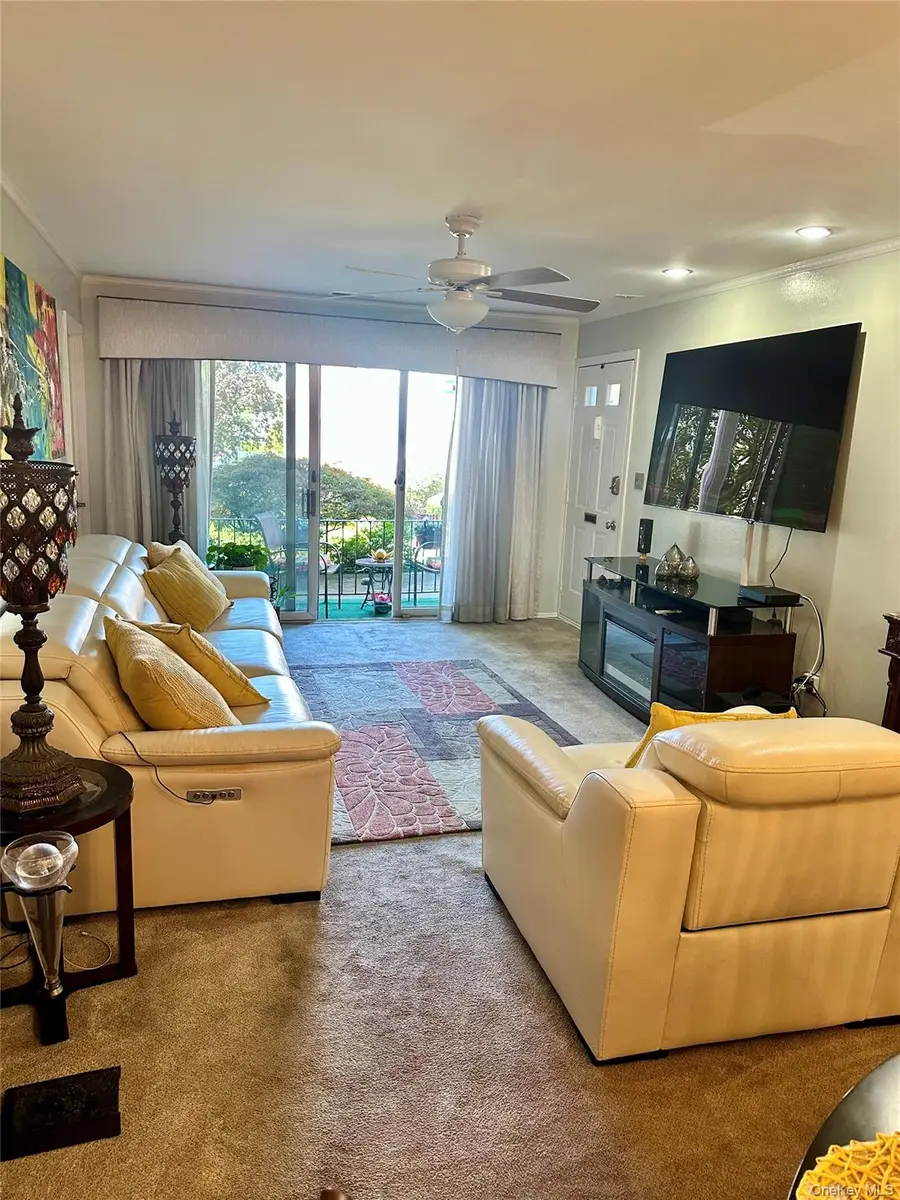 124 Santa Barbara Drive, Plainview, NY 11803 - Image #3