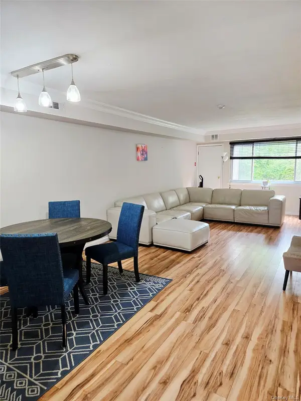 199 Pointe Circle North #199, Coram, NY 11727