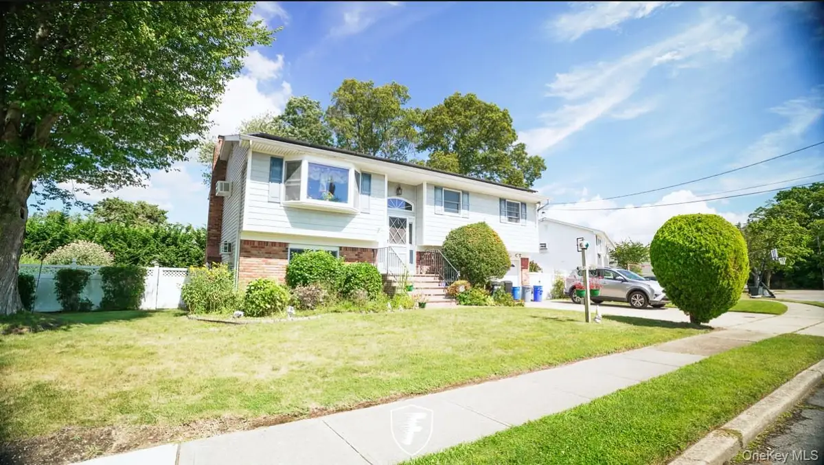 6 Waltie Court, West Babylon, NY 11704 - Image #1