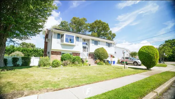 6 Waltie Court, West Babylon, NY 11704