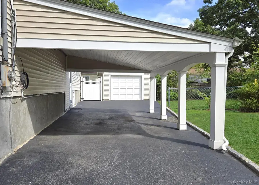 3 Candlestick Court, Dix Hills, NY 11746 - #3