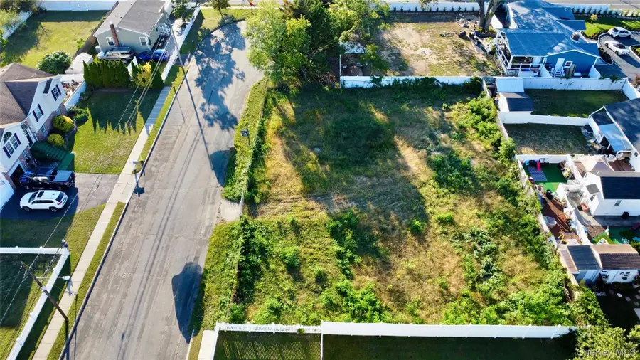 485 42nd Street, North Lindenhurst, NY 11757 - Image #2