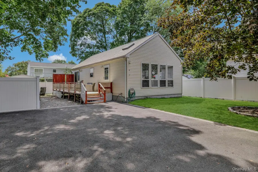 8 Holbrook Street, Bay Shore, NY 11706 - Image #2