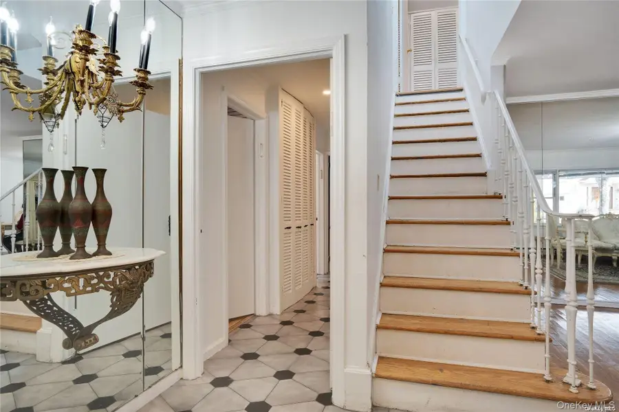 69A Warwick Road, Great Neck, NY 11023 - Image #3