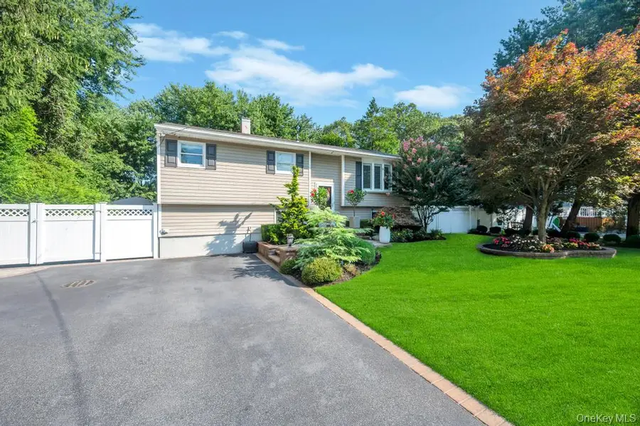 39 Crestwood Lane, Farmingville, NY 11738 - Image #3