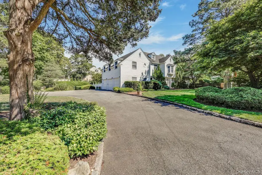 252 Cedar Avenue, Hewlett Bay Park, NY 11557 - Image #2