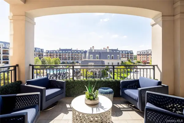 2000 Royal Court #2105/2103, North Hills, NY 11040