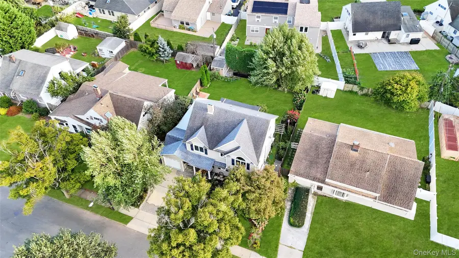 99 Lantern Road, Hicksville, NY 11801 - Image #2