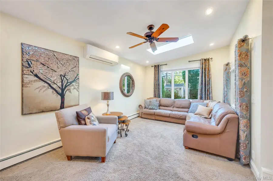 99 Lantern Road, Hicksville, NY 11801 - Image #3