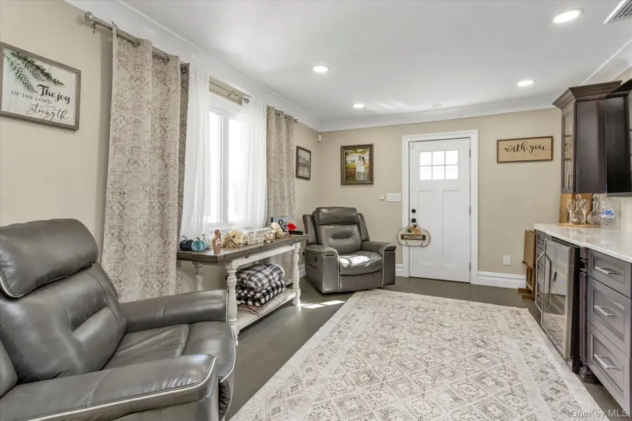 6 Fairview Road W, Massapequa, NY 11758 - Image #3