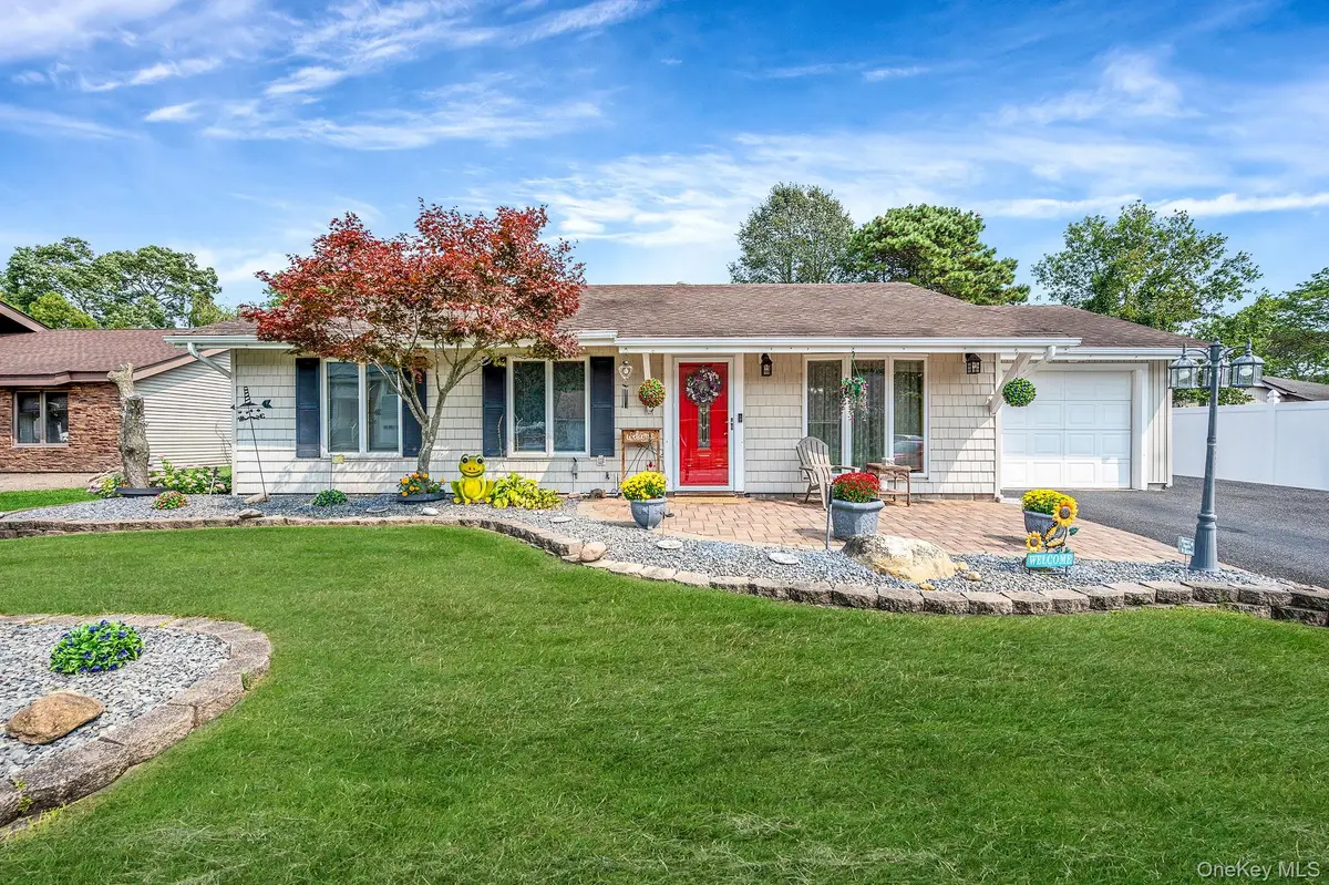 21 Windermere Drive, Holbrook, NY 11741 - Image #1