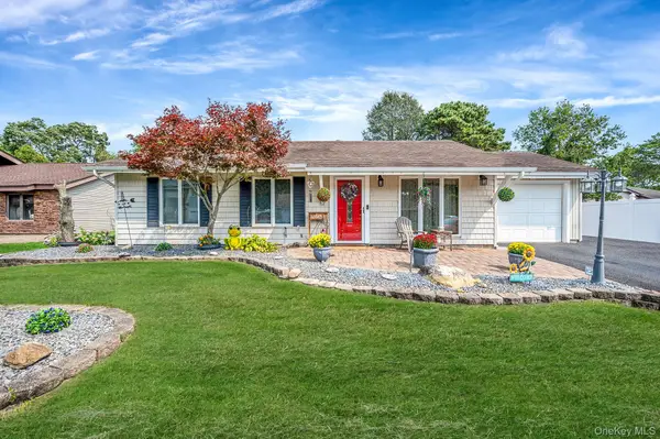 21 Windermere Drive, Holbrook, NY 11741