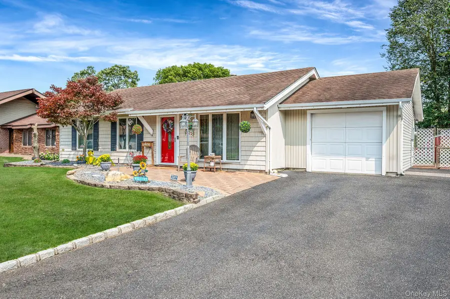 21 Windermere Drive, Holbrook, NY 11741 - Image #2