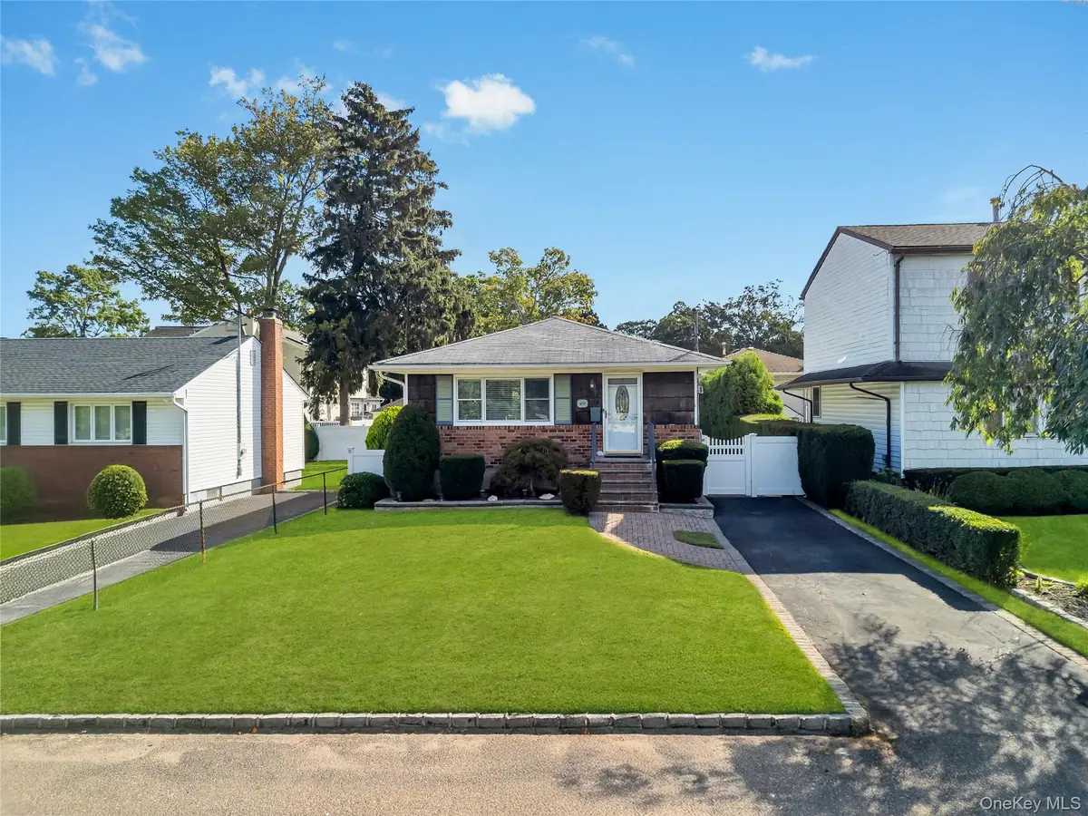 29 Collins Avenue, Deer Park, NY 11729 - Image #1