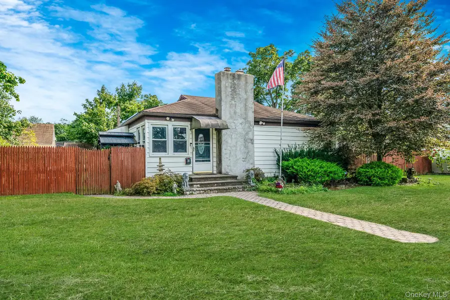 30 Oakdale Avenue, Central Islip, NY 11722 - Image #2