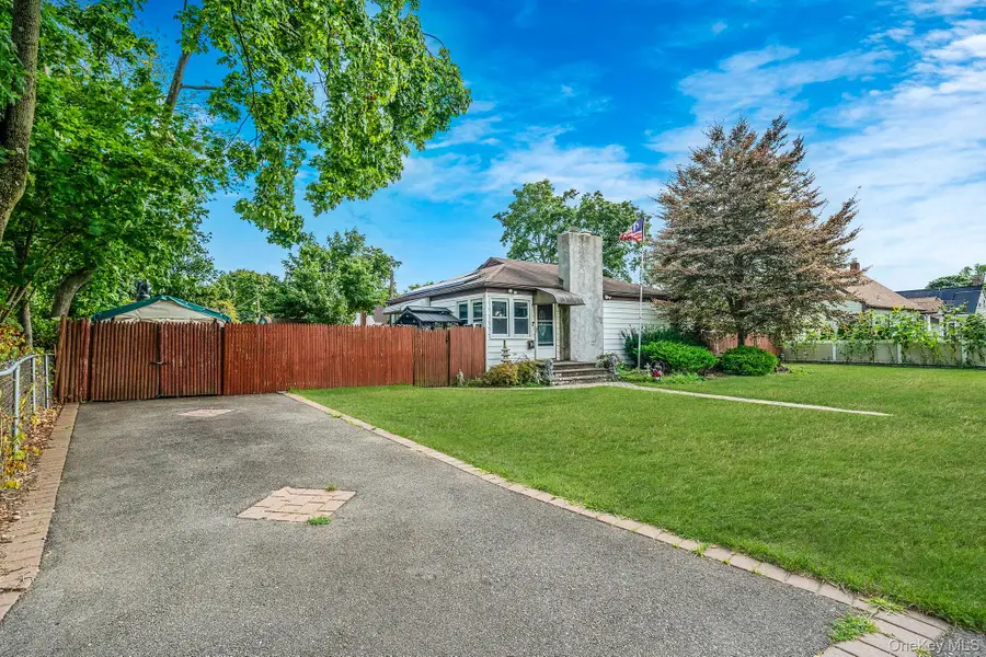 30 Oakdale Avenue, Central Islip, NY 11722 - Image #3