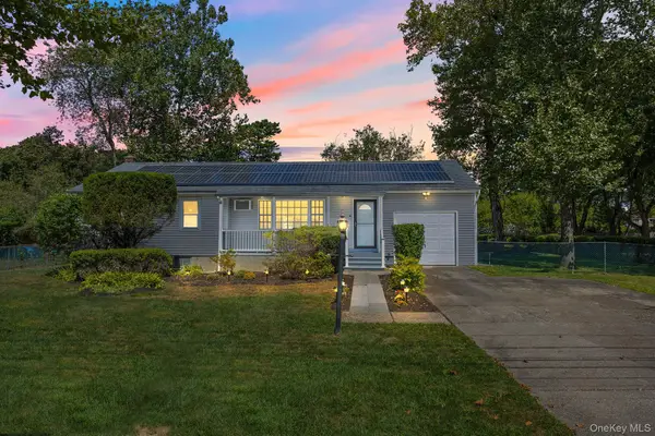 37 Bailey Avenue, Bay Shore, NY 11706