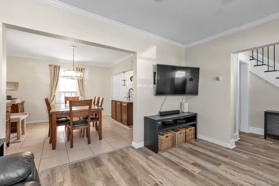 33 Notre Dame Avenue, Hicksville, NY 11801 - Image #3