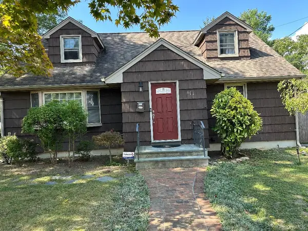 611 Asharoken Boulevard, Bay Shore, NY 11706