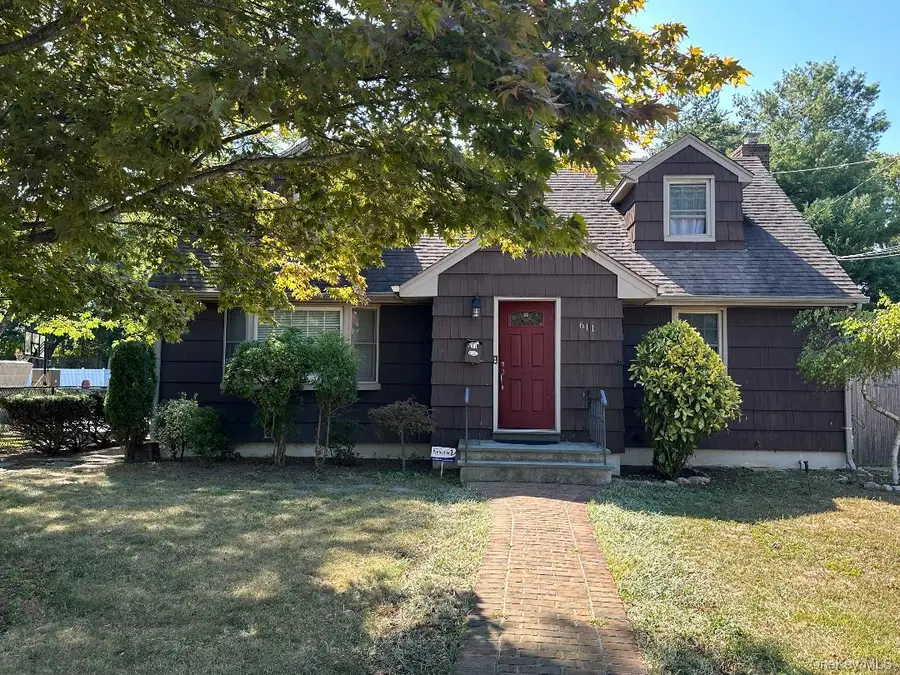 611 Asharoken Boulevard, Bay Shore, NY 11706 - Image #2