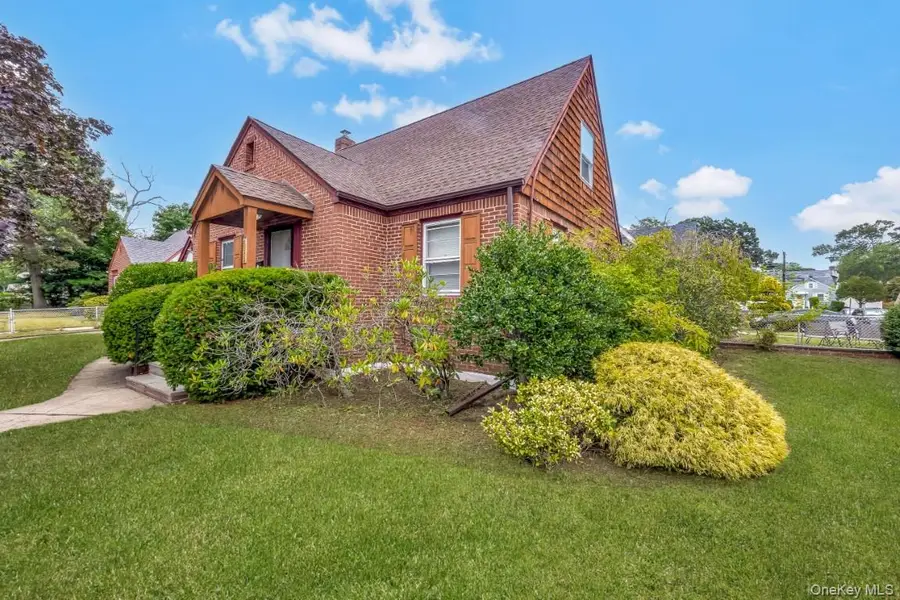 853 Arthur Street, West Hempstead, NY 11552 - Image #2