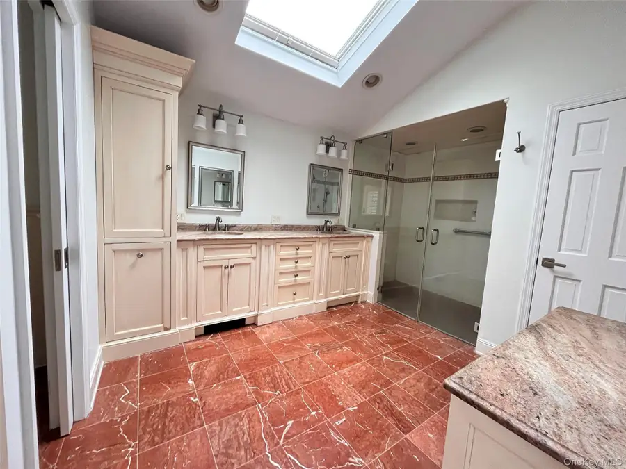 26 Polo Field Lane, Lake Success, NY 11020 - Image #2