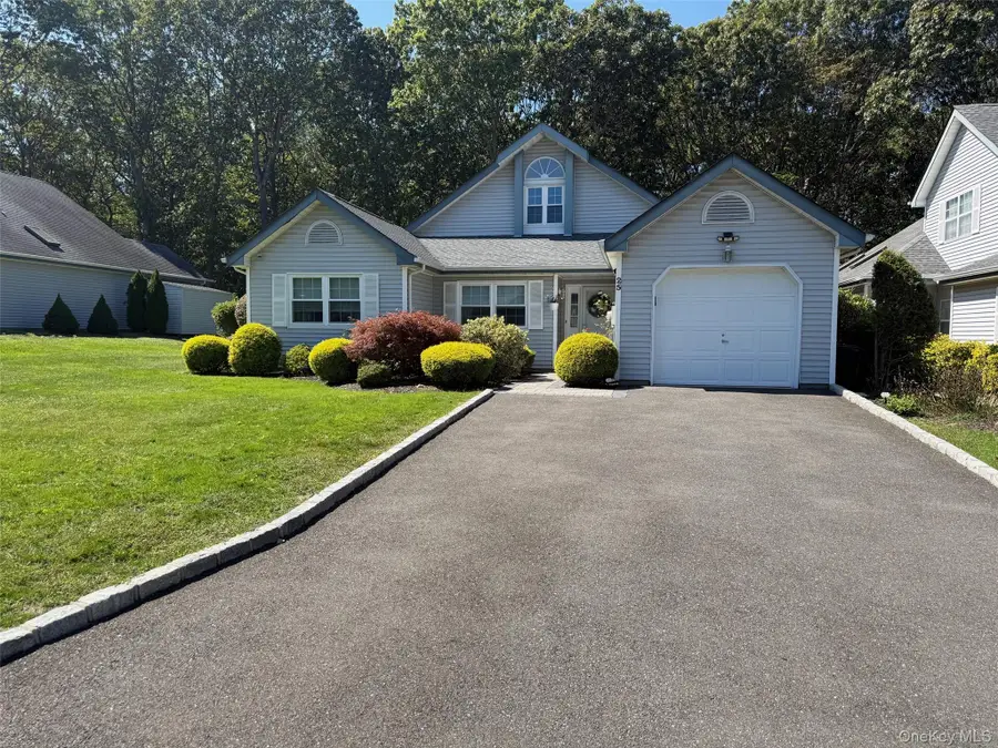 25 Huntingdale Way, Middle Island, NY 11953 - Image #2