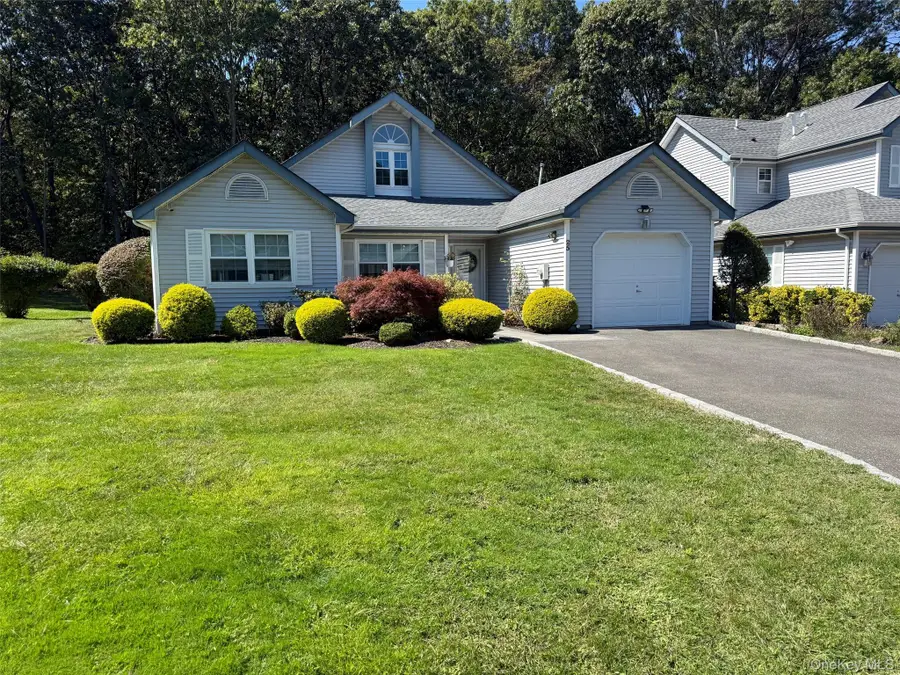 25 Huntingdale Way, Middle Island, NY 11953 - Image #3