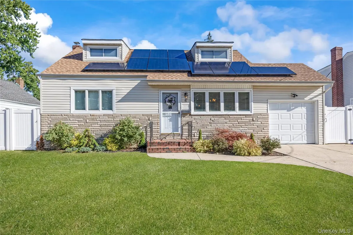 4 Lime Court, West Babylon, NY 11704 - Image #1