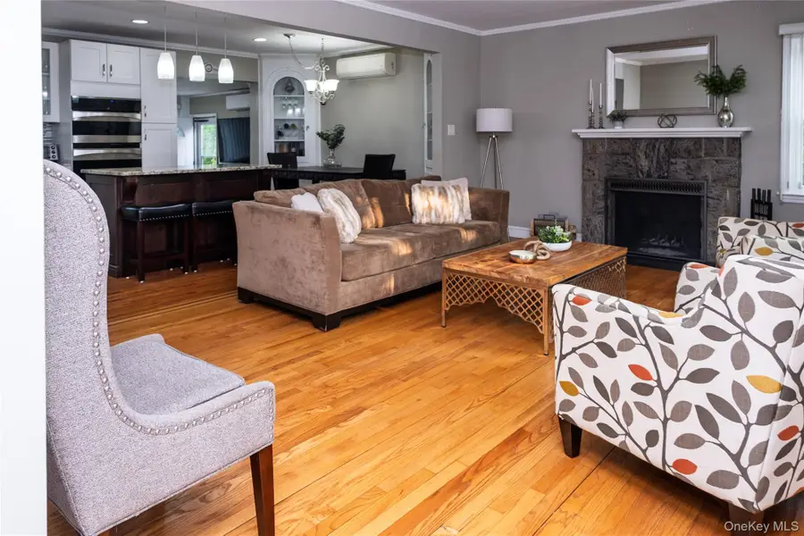 217 Elton Road, Stewart Manor, NY 11530 - Image #2