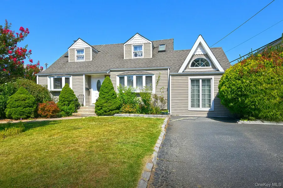 899 Brent Drive, Wantagh, NY 11793 - Image #2