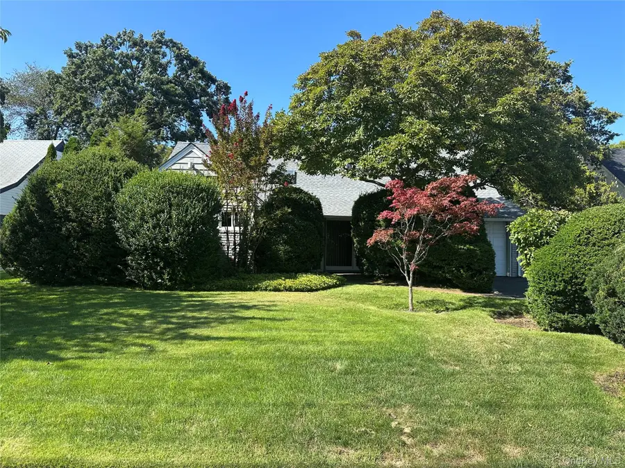 335 Smith Street, Merrick, NY 11566 - Image #2